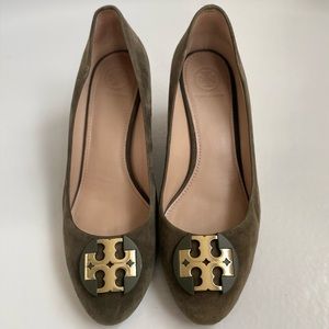tory burch wedge 7.5 suede, green, mid-heel